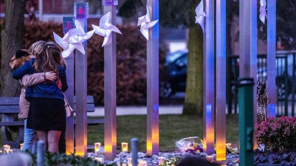 Emotionele herdenking 10 jaar na fataal busongeluk Sierre: 'Het gemis is er nog steeds'