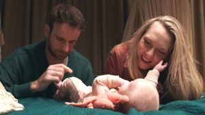 Thumbnail voor Jelka van Houten en Henry van Loon over comedy 'Tropenjaren': 'Henry moest zelfs om mij lachen'