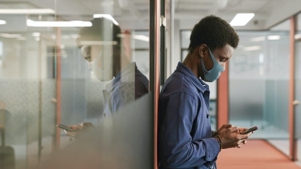 Beter laat dan nooit: je kunt je iPhone nu ontgrendelen mét mondmasker