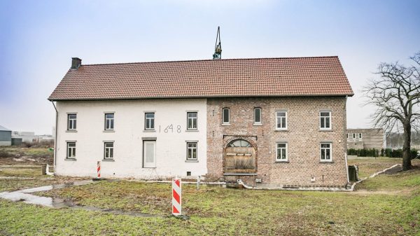 behang het is nutteloos Grijp Woont Harry Potter in Nederland? Dit geheimzinnige huis staat te koop -  LINDA.nl