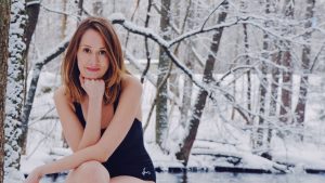 Thumbnail voor Linde beklom in bikini een besneeuwde bergtop waar het -30 was: 'Ik kan natuurkrachten doorstaan'
