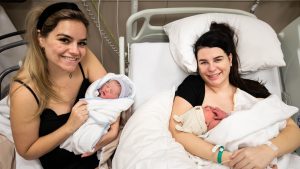Thumbnail voor Deze vriendinnen delen een straat, baan én de geboorte van hun zoons: 'Eigenlijk zijn we een soort tweeling'