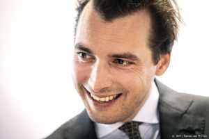 Thumbnail voor 'Het Coronabedrog' van Thierry Baudet voert wederom boekenlijst aan