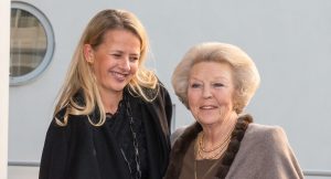 Thumbnail voor Prinses Mabel bij uitreiking Prins Friso-prijs: 'Mijn man zou nu zitten te glunderen'