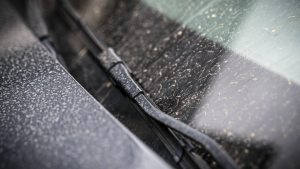Thumbnail voor Saharazand op je auto: gebruik níet je ruitenwissers als je geen schade wilt