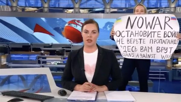Russische tv-activiste vreest voor haar veiligheid: 'Niet nagedacht over de gevolgen'