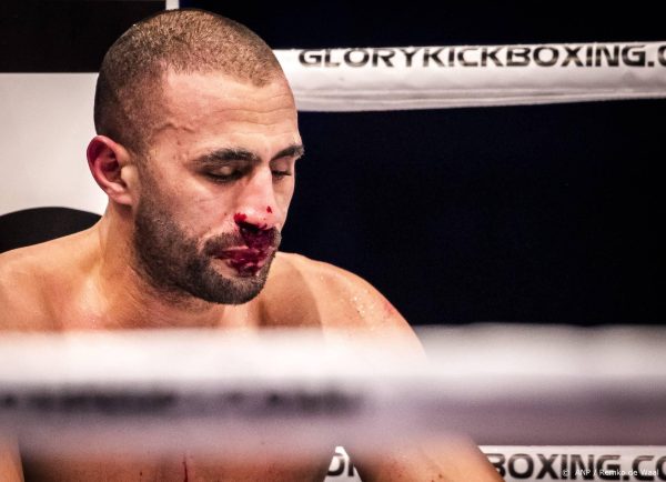 Wedstrijd kickbokser Badr Hari gestaakt na rellen tussen fans