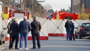 Thumbnail voor Auto rijdt in op carnavalsvierders België, geen vermoeden terreurdaad