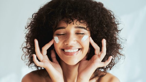 Regelmatig Zonnebrand Smeren Als Je Make-Up Draagt: Hoe Dan? - Linda.Nl