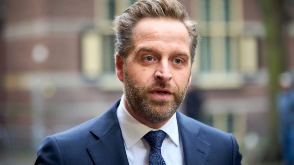 De Jonge spreekt berichten over mondkapjesdeal tegen