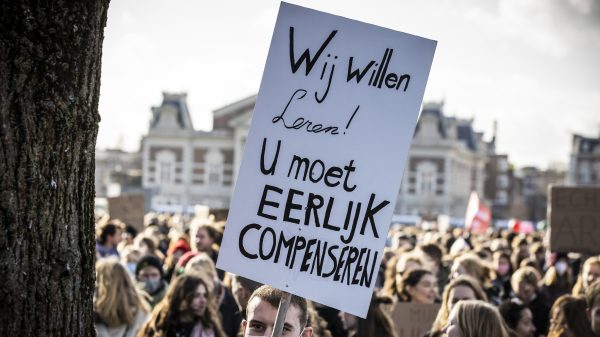 'Kabinet denkt aan basisbeurs van 255 euro voor uitwonende studenten'