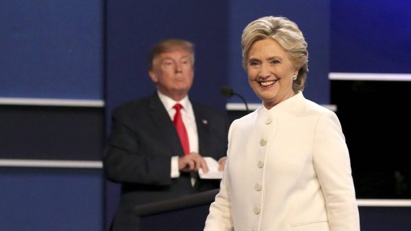 Donald Trump klaagt Hillary Clinton aan voor leggen van link met Rusland tijdens verkiezingen