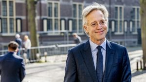 Thumbnail voor Dijkgraaf: 'basisbeurs iets lager door nadruk op aanvullende beurs'