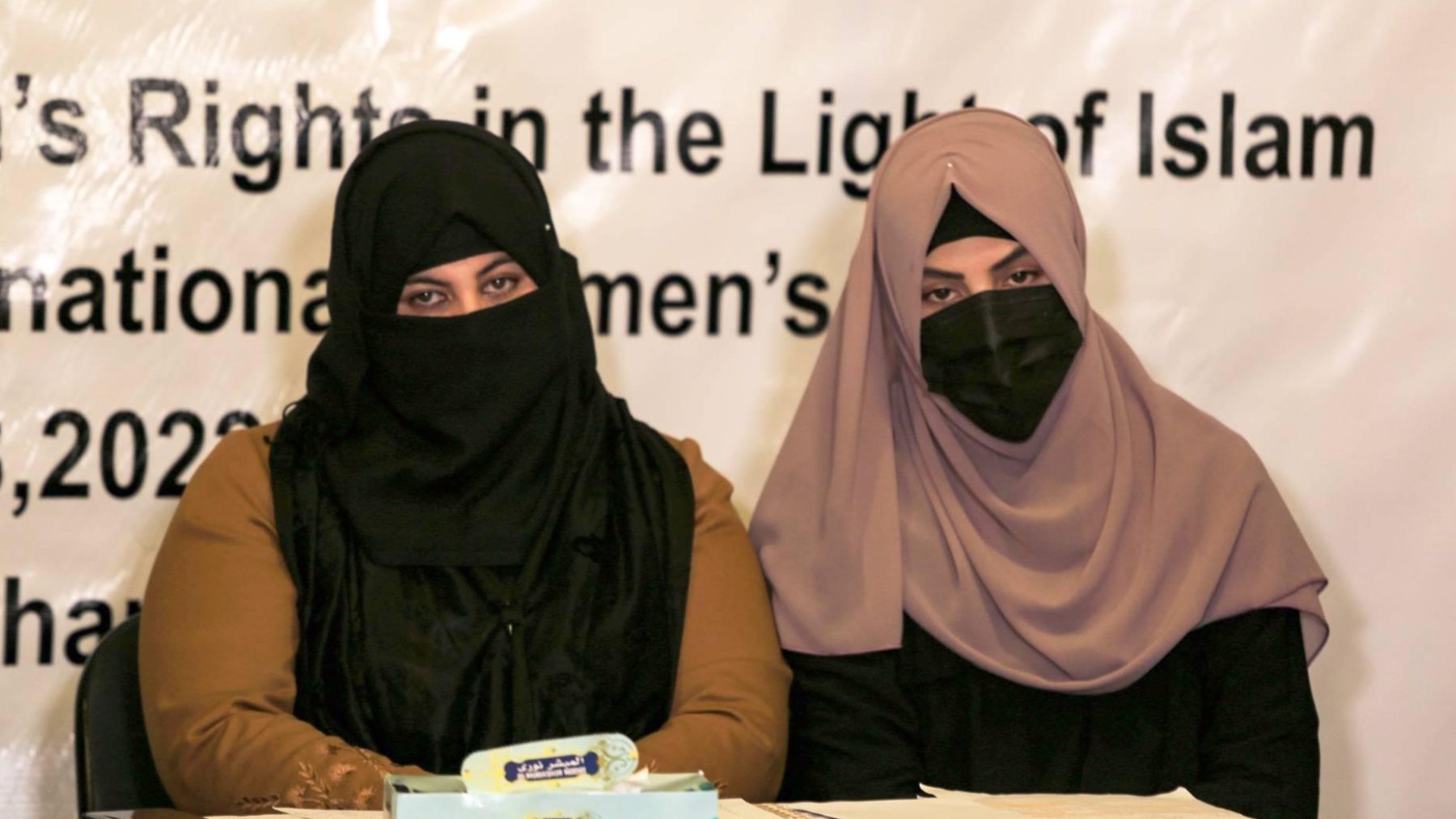 Afghaanse vrouwen steeds meer beperkt, vliegen zonder man verboden door Taliban