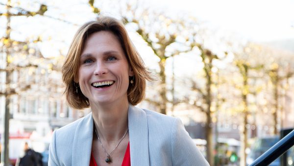 Frederike Mewe beschrijft in 'Goed zoals je bent' waarom we onzeker zijn én wat we eraan kunnen doen