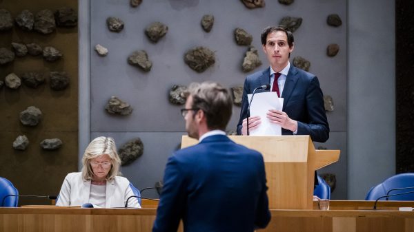 Kamerdebat Oekraïne geschorst omdat Hoekstra geen antwoorden had