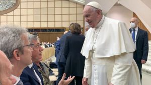 Thumbnail voor Paus Franciscus betuigt spijt voor misbruik bij inheemse kinderen in Canada