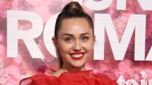 Thumbnail voor Miley Cyrus noemt huwelijk met Liam Hemsworth een 'f*cking disaster'