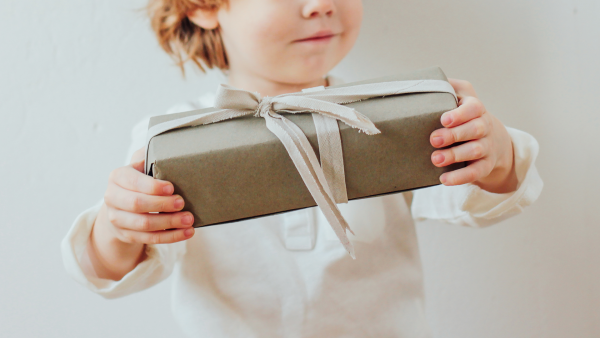 De zoon van Ilona gaf zijn vriendinnetje wel een heel bijzonder cadeau: 'Haar ouders hebben mij nooit meer aangekeken'