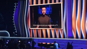 Thumbnail voor Oekraïense president Zelensky spreekt muzikanten toe bij Grammys: 'Vul de doodse stilte met jullie muziek'