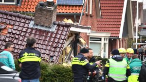 Thumbnail voor Huis in Oldenzaal stort in: twee overlevenden gered, nog één onder het puin