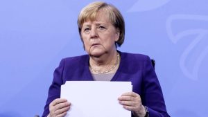 Thumbnail voor Angela Merkel verdedigt zich tegen spervuur aan kritiek vanwege 'pro-Russisch beleid'