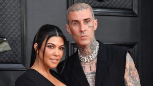 Thumbnail voor Kourtney Kardashian en Travis Barker getrouwd in Vegas