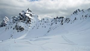Thumbnail voor Nederlander (26) omgekomen door noodlottig ski-ongeluk in Oostenrijk