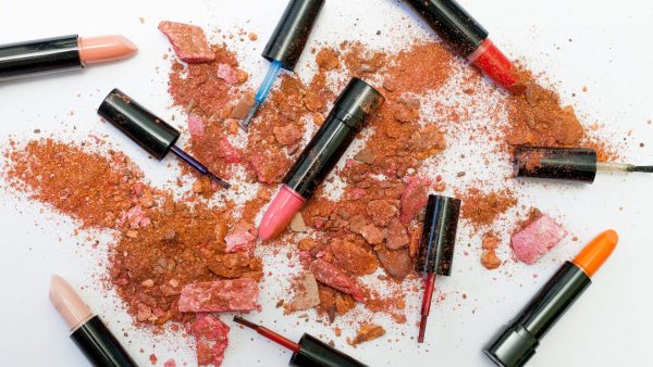 Volgens onderzoek bevat 87 procent van de cosmeticaproducten plastic deeltjes