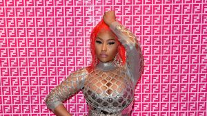 Thumbnail voor Nicki Minaj openhartig in nieuwe Carpool Karaoke: 'Op ijs bijten houd me rustig'