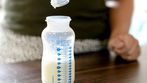Minder moedermelk na coronaprikken gemeld