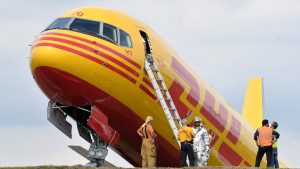 Thumbnail voor DHL-vliegtuig crasht en breekt in tweeën tijdens opstijgen