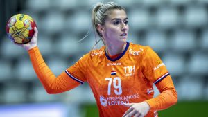 Thumbnail voor Handbalster Estavana Polman staat er weer na 'ellendige jaren': 'Kippenvel toen ik mijn dochter zag'