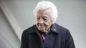 Thumbnail voor Hazel McCallion is 101 (!) en tekent voor drie jaar bij als directeur van Canadees vliegveld