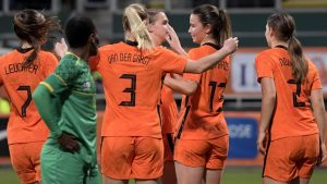 Oranje Leeuwinnen winnen oefenduel van Zuid-Afrika