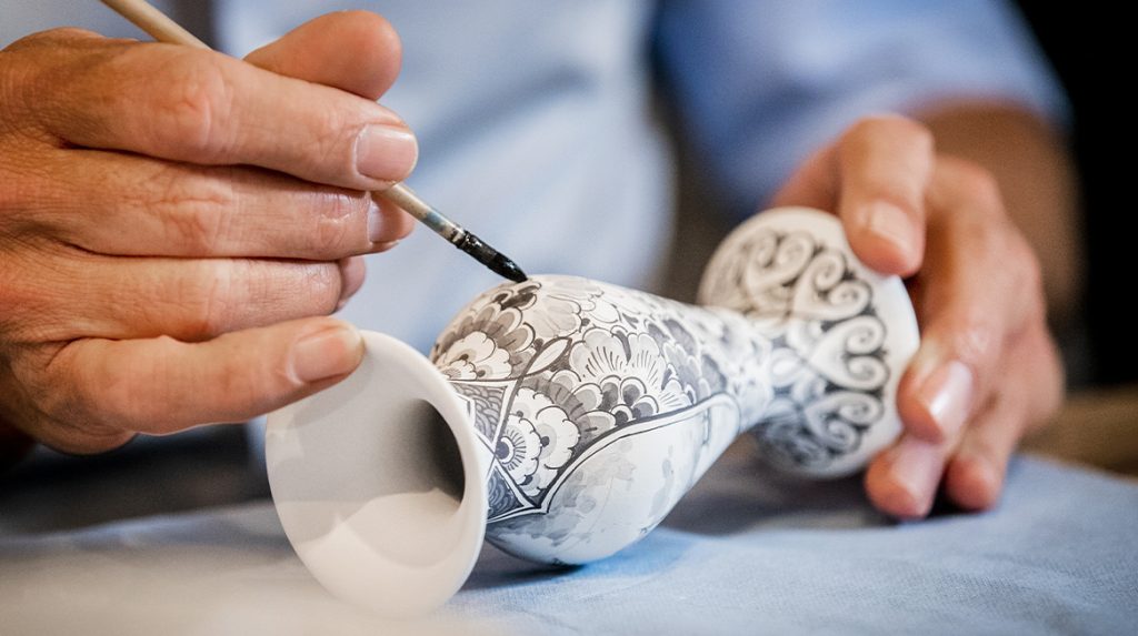 Brussel wil ambachtelijke groederen als Delfts blauw beschermen tegen namaak