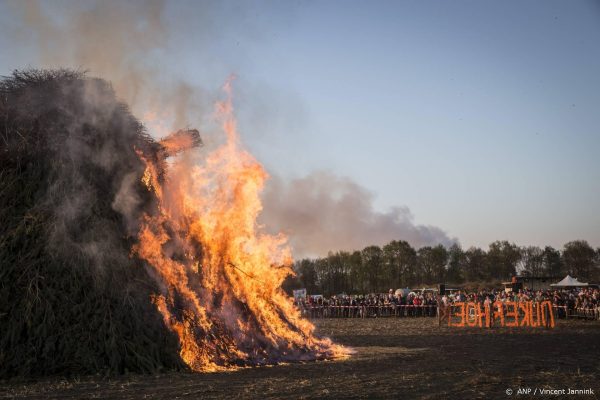 RIVM verwacht zaterdag en zondag smog door paasvuren en daarom geldt een stookalert