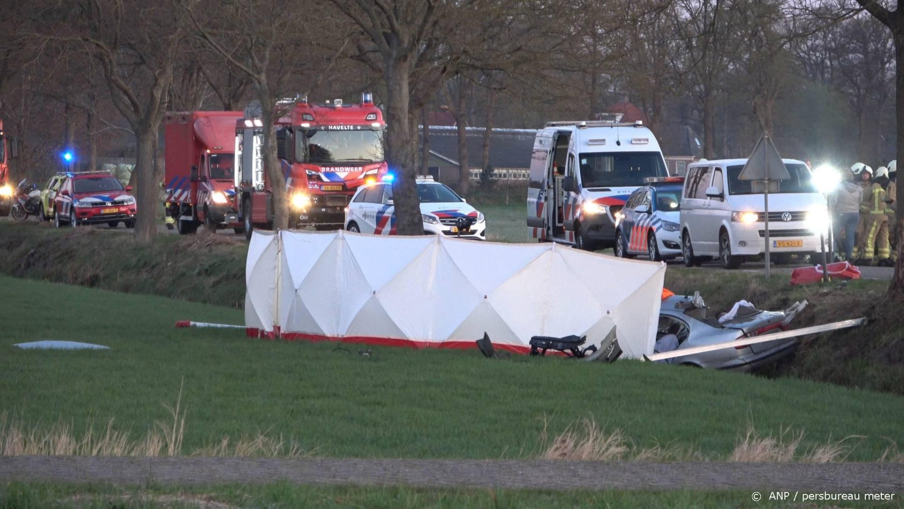 Jongen (21) en meisje (16) omgekomen door auto-ongeluk bij Havelte