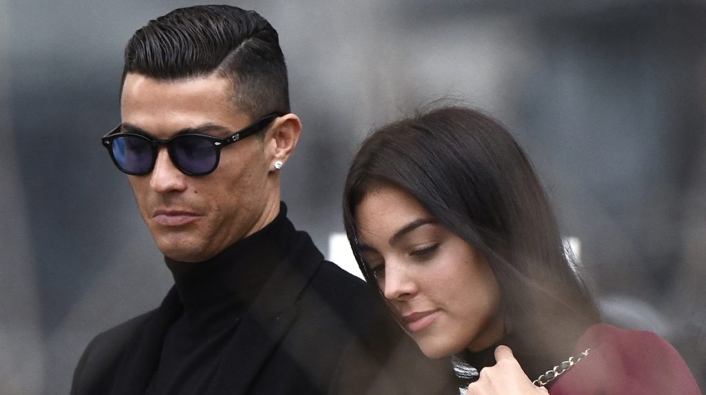Pasgeboren zoontje Cristiano Ronaldo overleden: 'Onze engel'