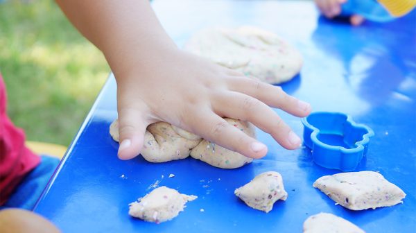 Brancheorganisatie Kinderopvang: 'Laat kinderen gewoon spelen op de opvang'