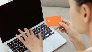 Thumbnail voor Bewust betalen: ING stapt over op bankpassen van gerecycled plastic