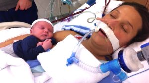 Met pasgeboren baby op de ic: Ik lag in coma, maar hij werd er rustig van