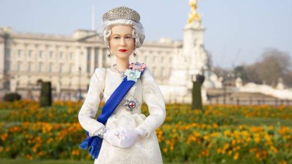 Mattel komt met Barbie van koningin Elizabeth ter ere van haar verjaardag