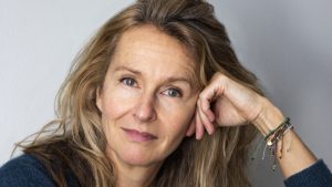 Thumbnail voor 'In deze grenzeloze maatschappij leven te veel mensen vanuit het hoofd'