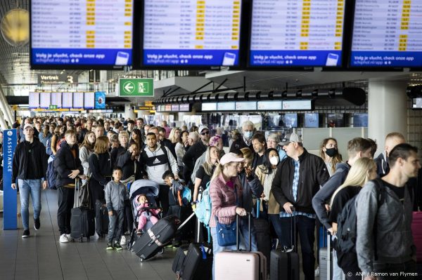 Drukte bij claimclubs door 'wilde staking' Schiphol - compensatie kan oplopen tot 600 euro