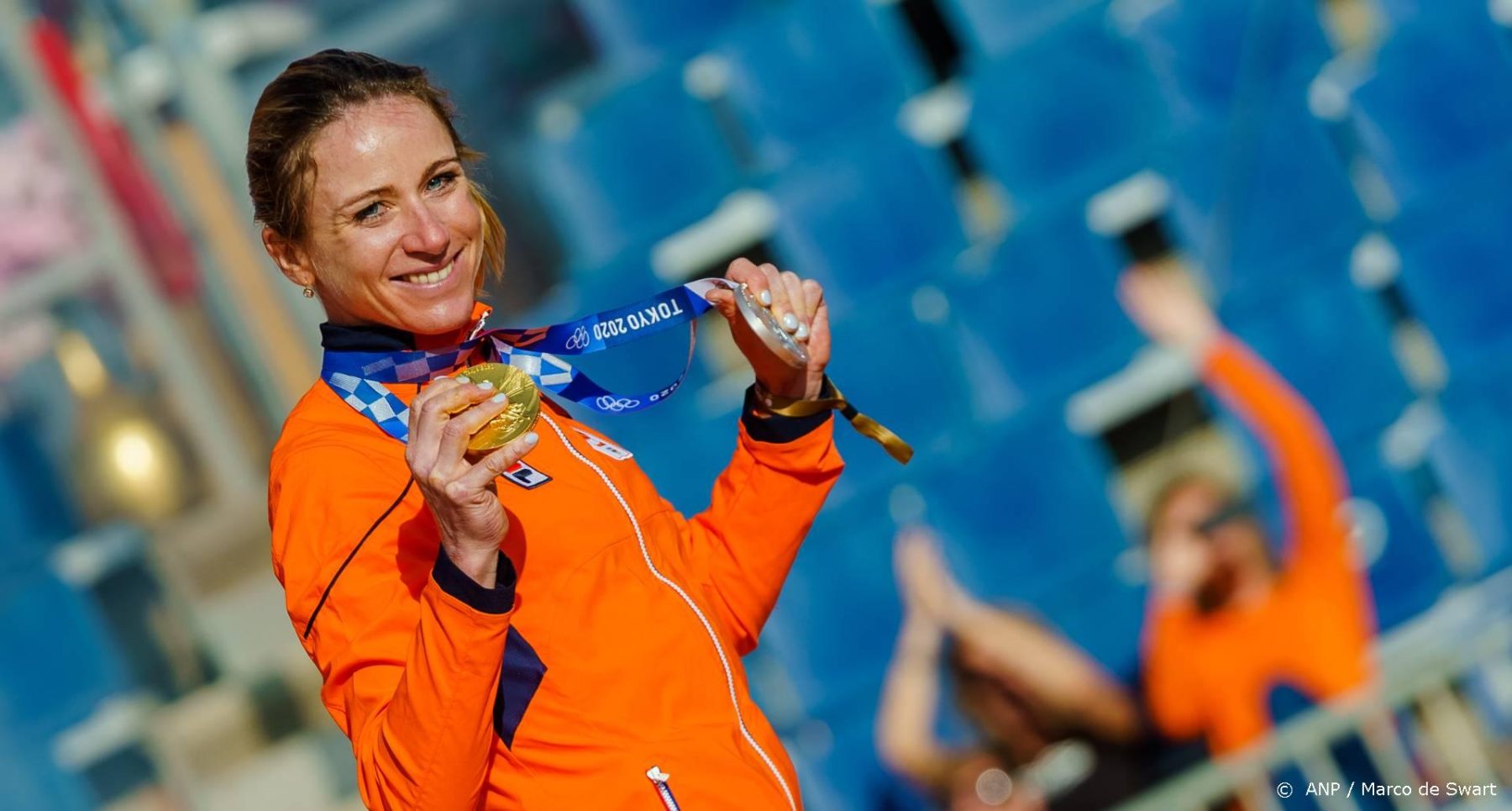 Annemiek Van Vleuten wint wielerkoels Luik-Bastenaken-Luik na solo