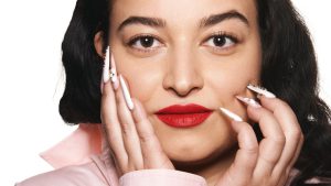Thumbnail voor Sebiha boent haar lange nagels met tandenborstel: 'Ik scoor hygiënepunten'