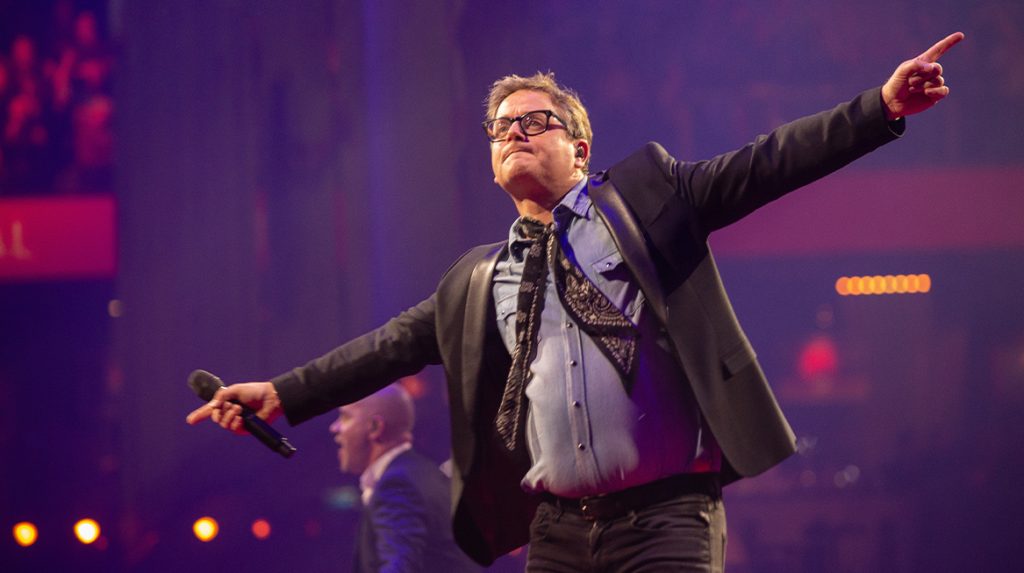 Proosten maar: 'Vrienden van Amstel LIVE' viert jubileum met grootste reeks ooit