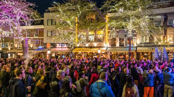 Koningsnacht druk als vanouds, geen grote incidenten en 'goede sfeer'