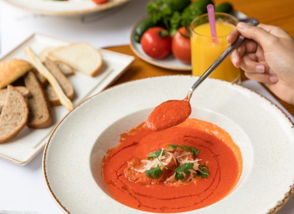 Ook Jumbo roept tomatensoep terug om plastic in balletjes